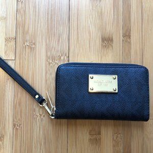 AUTHENTIC Michael Kors Jet Set Wristlet Wallet